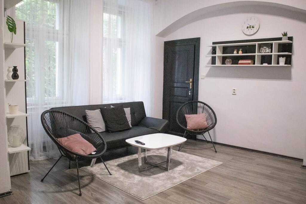 Modern Apartment In The Center Of Prag Eksteriør billede