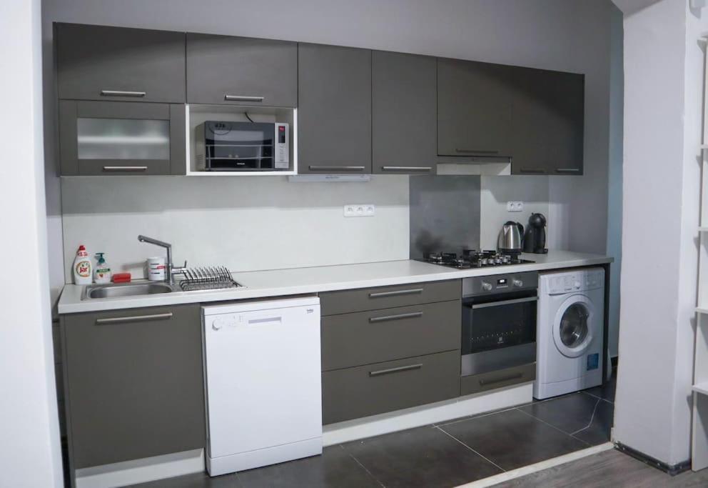 Modern Apartment In The Center Of Prag Eksteriør billede